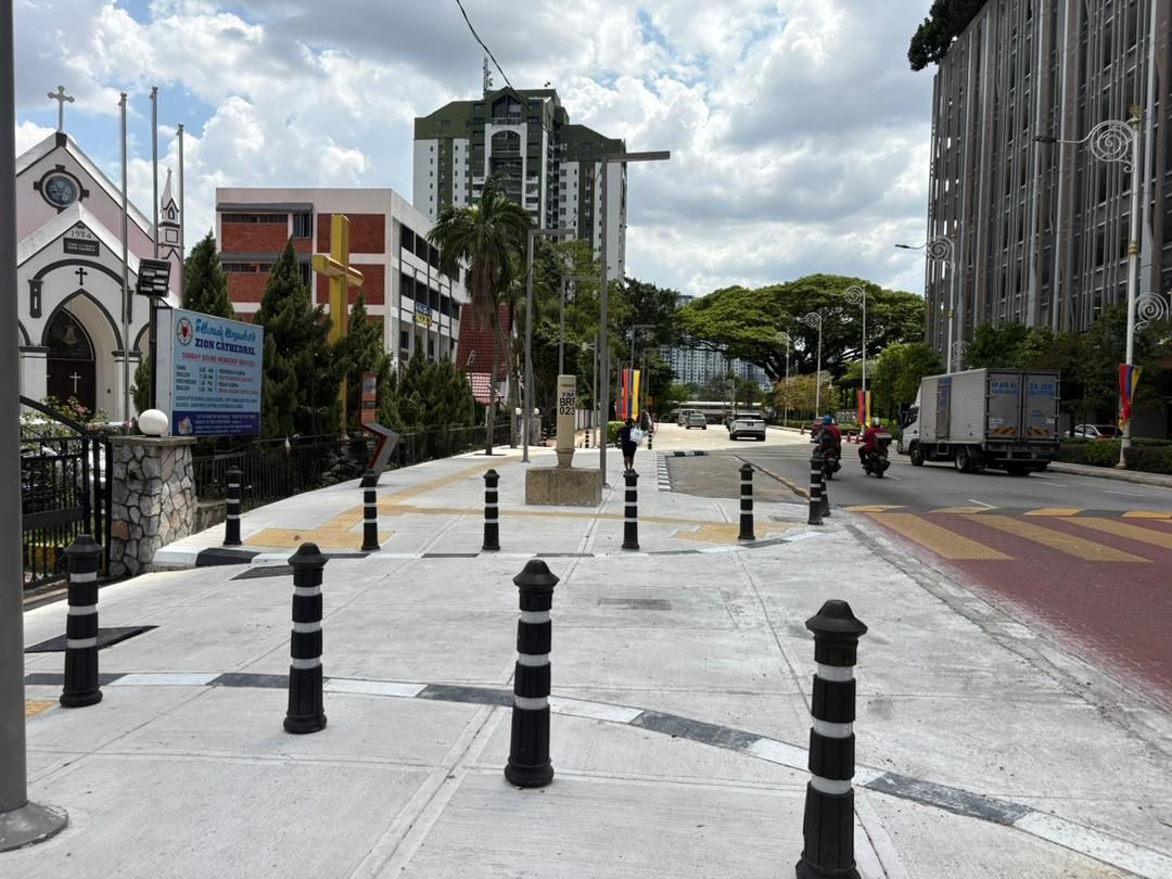 The Safe School Zone Project at SMK Vivekananda, Brickfields, Kuala Lumpur involves the development of critical infrastructure to enhance the safety of students using routes in a high-traffic area.